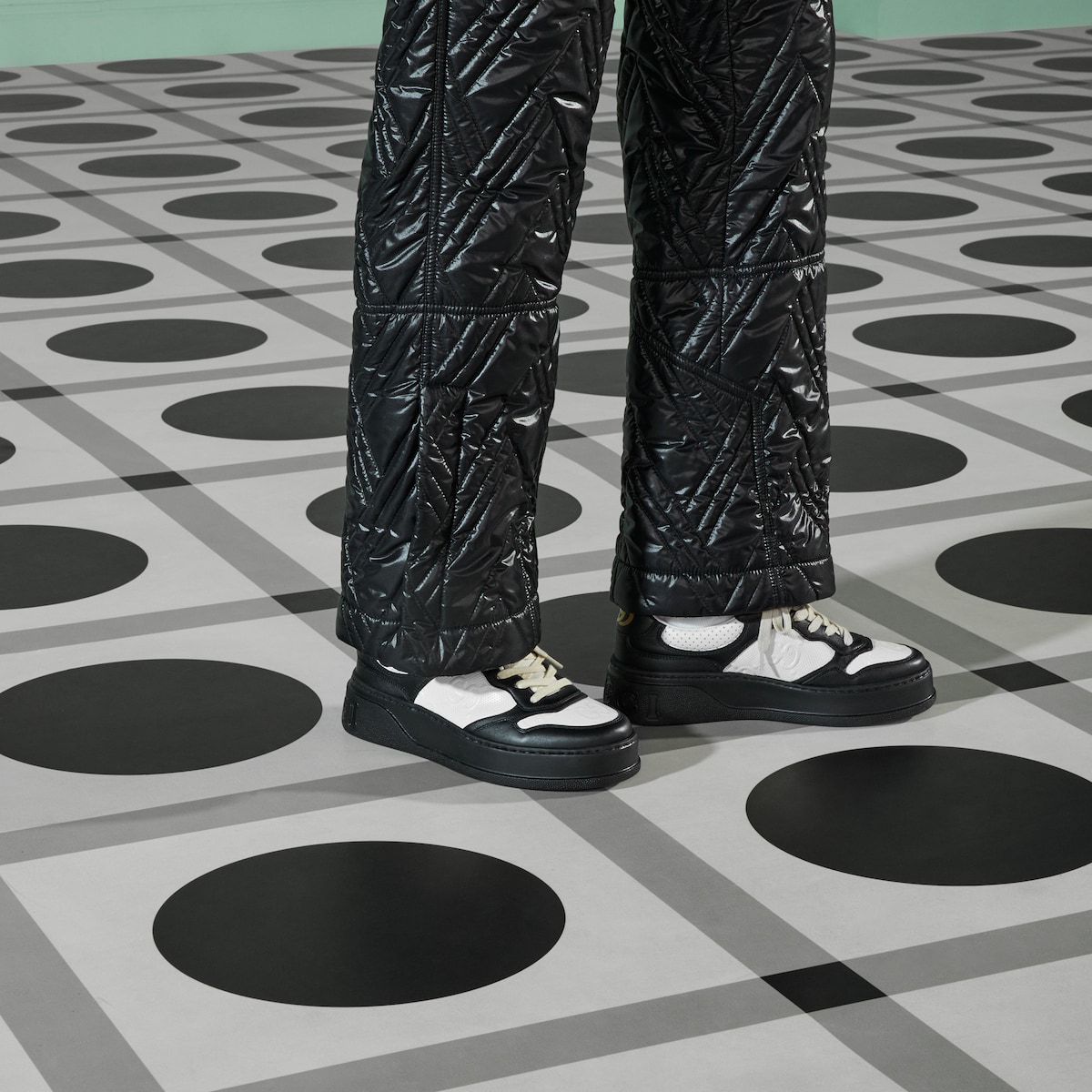 684911_AAA4T_1068_003_100_0000_Light-Womens-GG-embossed-sneaker