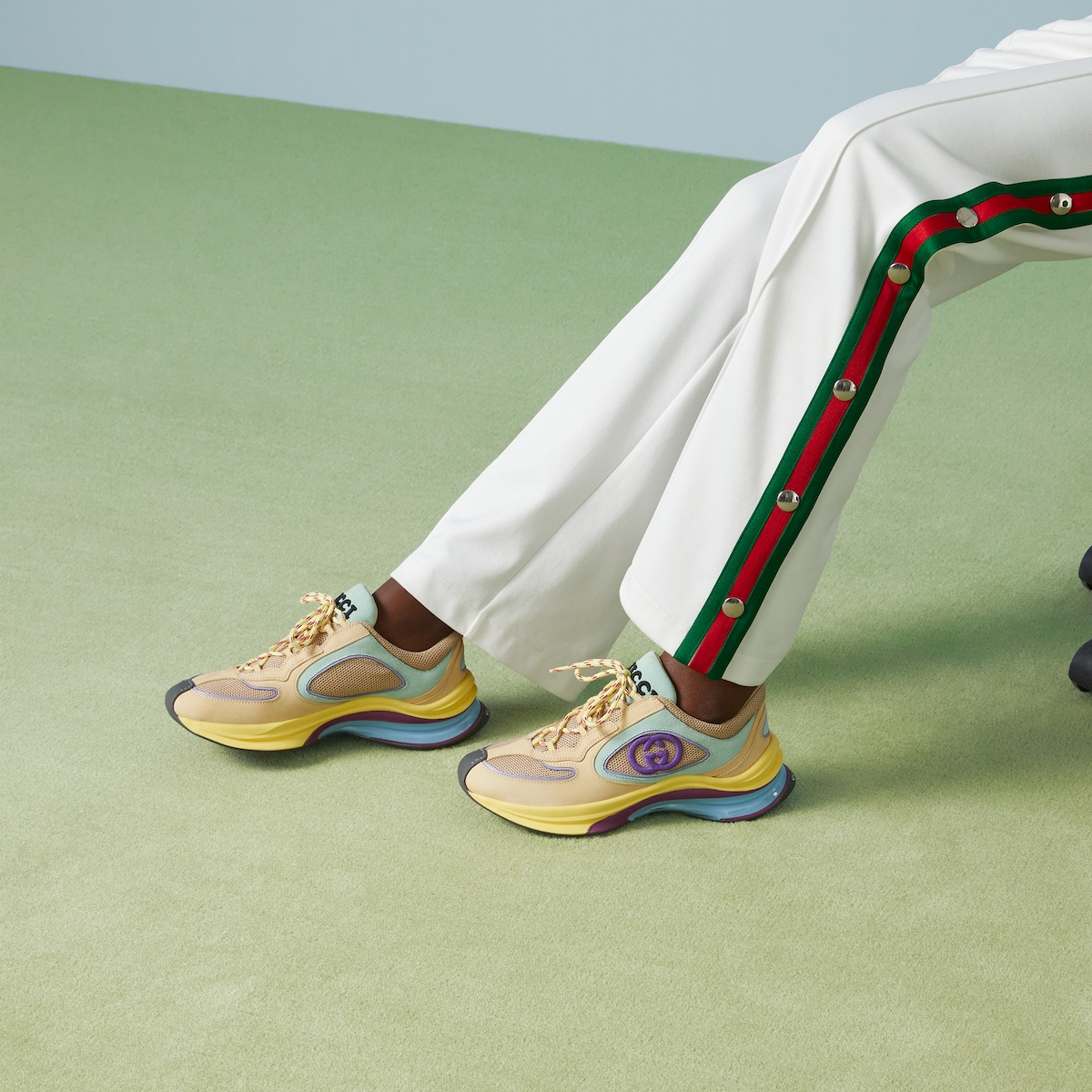 746939_AAB62_9342_003_100_0000_Light-Womens-Gucci-Run-trainer